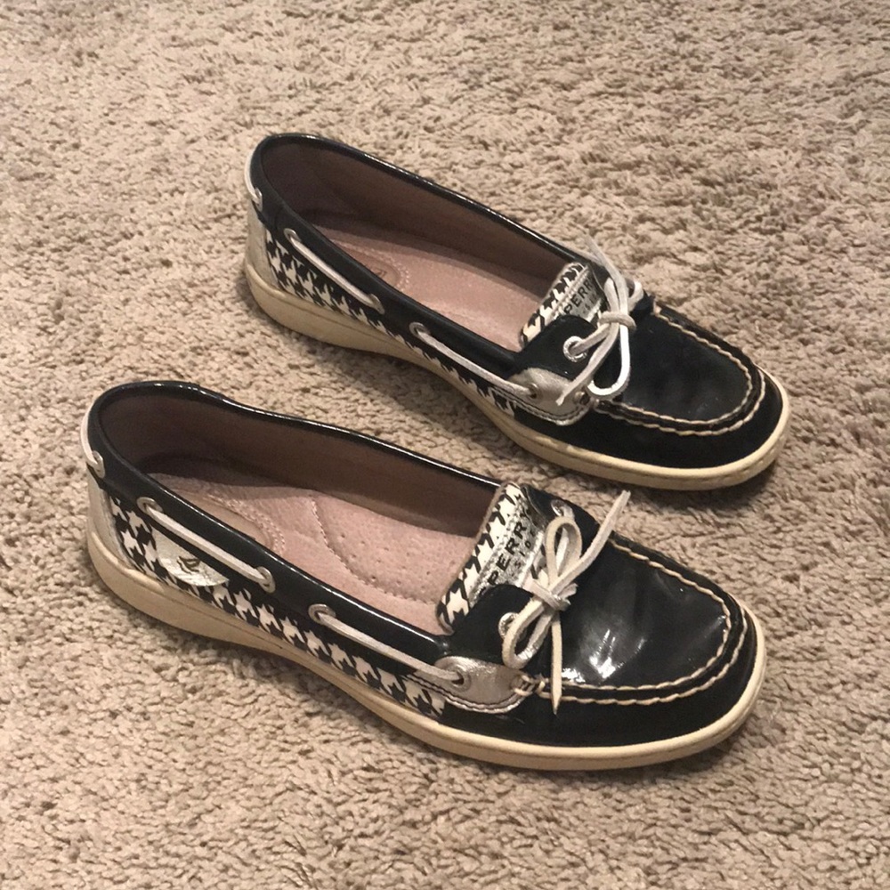 Women’s patent leather speedy top sider boat shoes